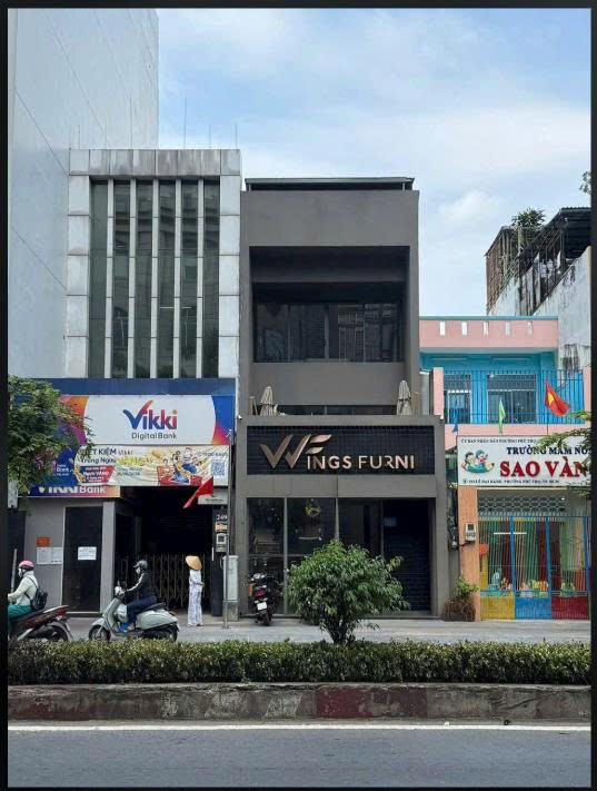 Bán tòa nhà mặt tiền 251 Lê Đại Hành diện tích: 5,5x23m 4 tầng