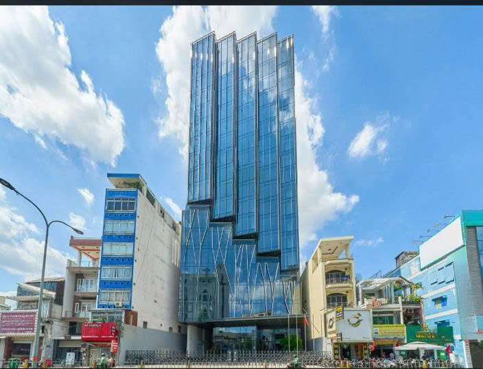 BÁN TÒA NHÀ MẶT TIỀN 68 PHAN ĐĂNG LƯU DIỆN TÍCH: 23X29M 4 HẦM 18 TẦNG