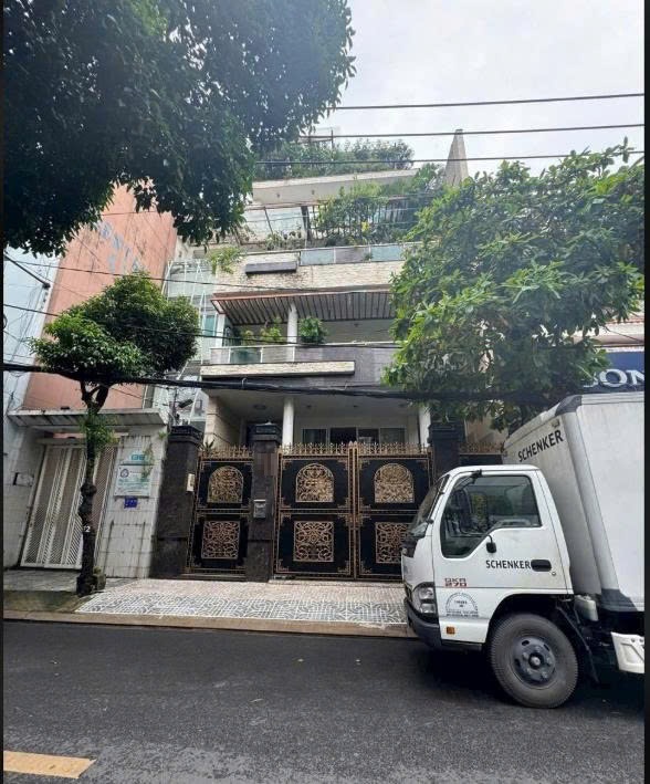 Bán tòa nhà mặt tiền đường Nguyễn Minh Hoàng diện tích: 9x22m hầm 5 lầu