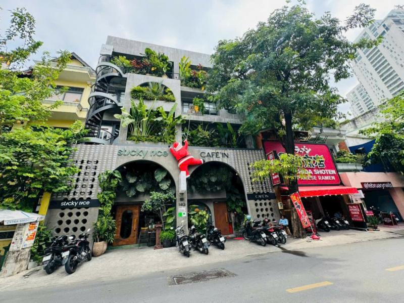 Bán tòa nhà mặt tiền đường Quốc Hương diện tích: 12x16m 5 tầng