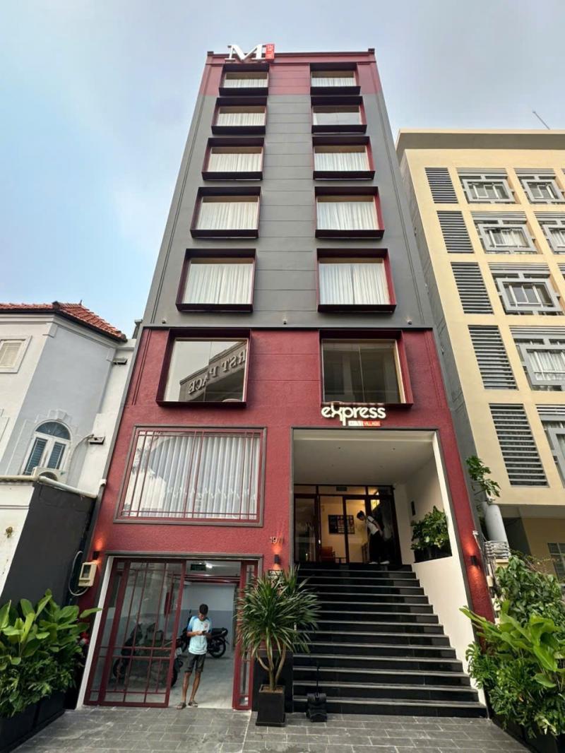 Bán tòa nhà văn phòng đường Hoàng Việt diện tích: 8,2x17,9m trệt 8 tầng