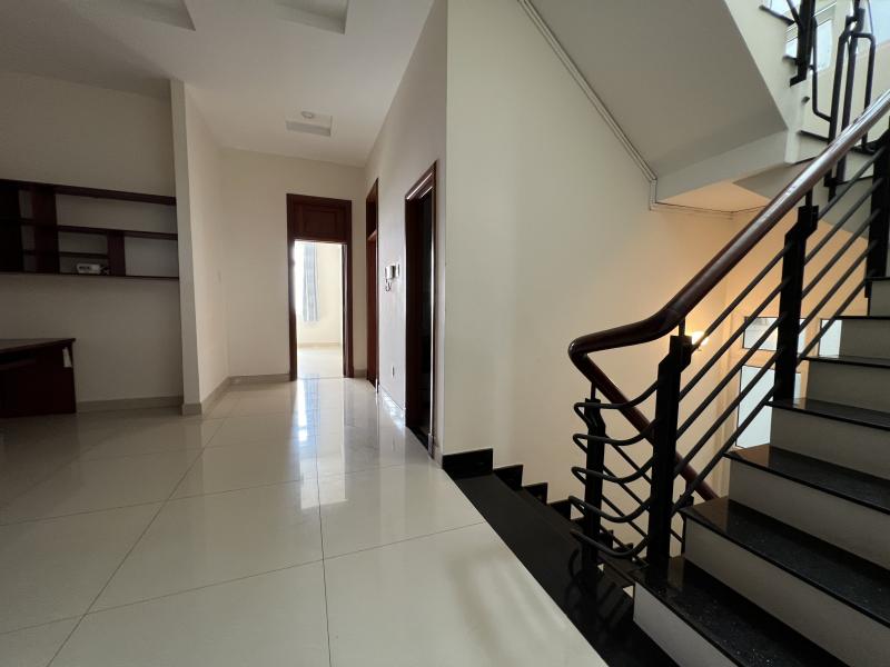 BÁN VILLA ĐƯỜNG SỐ 33 DIỆN TÍCH: 8X23M TRỆT 2 LẦU SÂN THƯỢNG