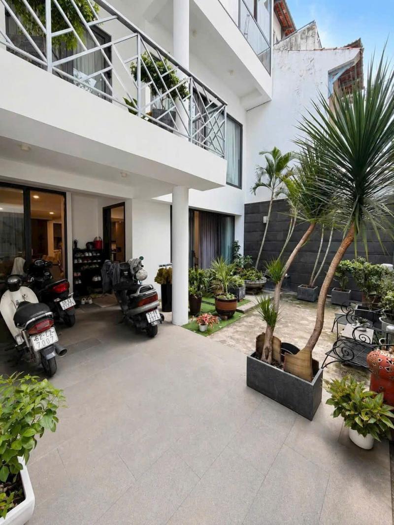BÁN VILLA HẺM XE HƠI ĐƯỜNG HOÀNG VĂN THỤ DIỆN TÍCH: 340M2 TRỆT 2 LẦU SÂN THƯỢNG