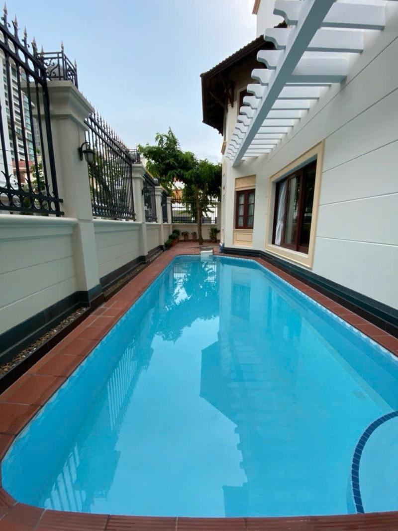 BÁN VILLA MẶT TIỀN 215 NGUYỄN VĂN HƯỞNG DIỆN TÍCH: 12X22M TRỆT LẦU ÁP MÁI