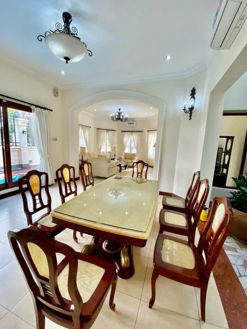 BÁN VILLA MẶT TIỀN 215 NGUYỄN VĂN HƯỞNG DIỆN TÍCH: 12X22M TRỆT LẦU ÁP MÁI