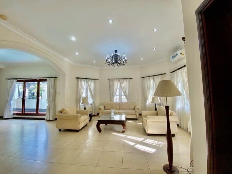 BÁN VILLA MẶT TIỀN 215 NGUYỄN VĂN HƯỞNG DIỆN TÍCH: 12X22M TRỆT LẦU ÁP MÁI