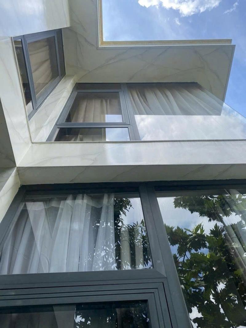 BÁN VILLA MẶT TIỀN 6G8 TRẦN NÃO DIỆN TÍCH: 15X15M TRỆT LẦU, CÓ SÂN VƯỜN