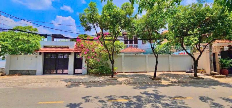 BÁN VILLA VIP 2 MẶT TIỀN ĐƯỜNG GIANG VĂN MINH DIỆN TÍCH: 20X26M 3 TẦNG
