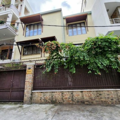 Bán biệt thự đường Huỳnh Văn Bánh diện tích: 10x17m 3 lầu