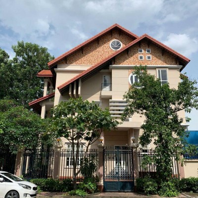 BÁN BIỆT THỰ GÓC 2 MẶT TIỀN NGUYỄN VĂN HƯỞNG DT: 15X21M TRỆT LỬNG 2 TẦNG ÁP MÁI