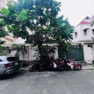 BÁN ĐẤT BIỆT THỰ ĐƯỜNG NGUYỄN VĂN HƯỞNG DIỆN TÍCH: 15X20M (CÔNG NHẬN: 300M2)