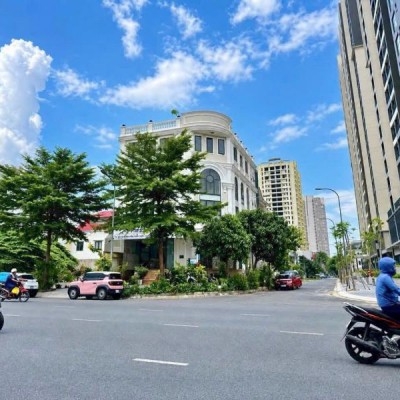 BÁN TÒA NHÀ GÓC 2 MẶT TIỀN 303-305 TRƯƠNG VĂN BANG DT: 11,4X20M HẦM TRỆT 3 LẦU