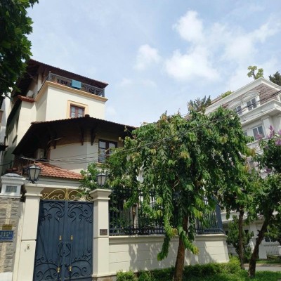 BÁN VILLA MẶT TIỀN 215 NGUYỄN VĂN HƯỞNG DIỆN TÍCH: 12X22M TRỆT LẦU ÁP MÁI