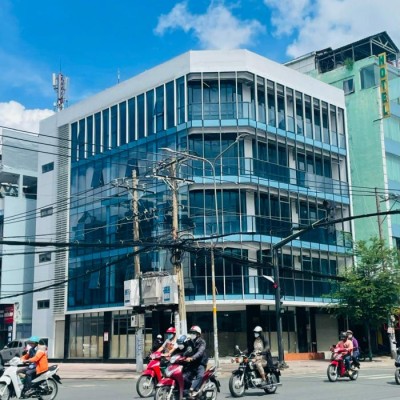 Cho thuê Toà nhà góc ngã tư chu văn an và đinh bộ lĩnh
