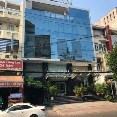 Cho thuê toà nhà mặt tiền đường D5 quận bình thạnh