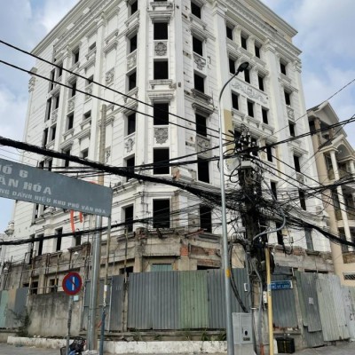Cho thuê tòa nhà góc đường Bạch Mã - Hương Giang