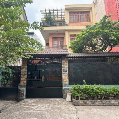Nhà góc 3 mặt tiền đường Hoàng Dư Khương diện tích: 7,9x23m 3 tầng
